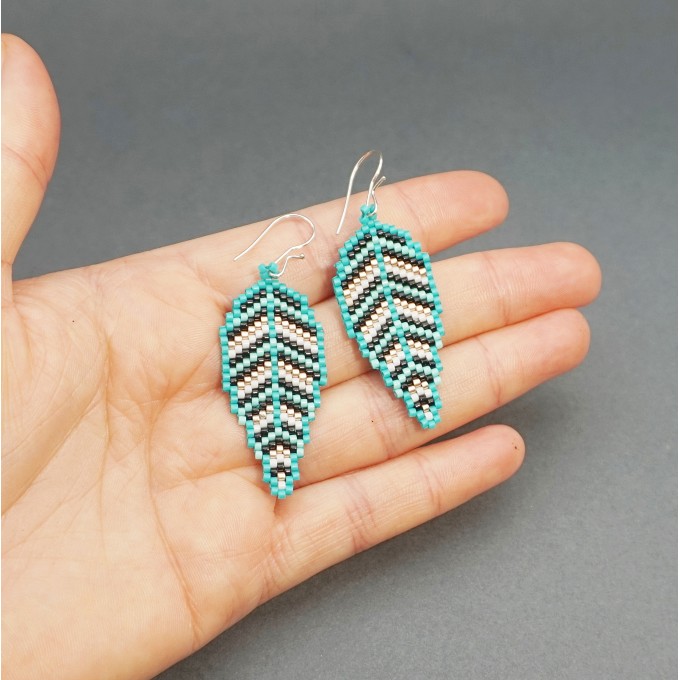 Craft Beautiful Earrings: Turquoise Leaf Beaded Pattern