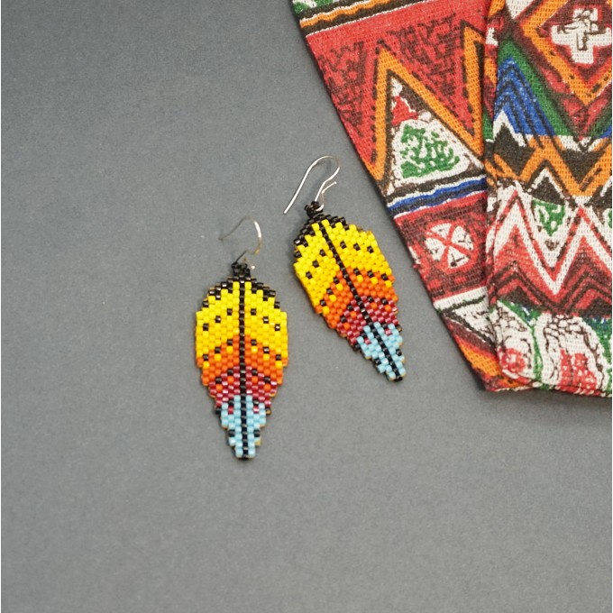 Create Vibrant Earrings: Colorful Leaf Beaded Pattern