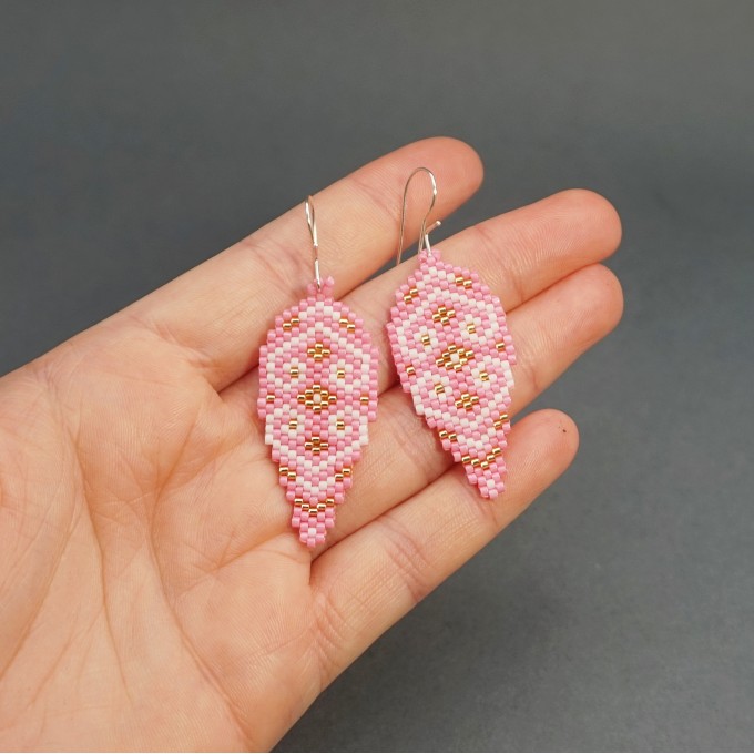 Craft Elegant Earrings: Pink Leaf Seed Bead Pattern