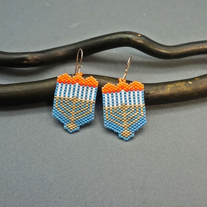 Create Stunning Menorah Earrings for Hanukkah with Beaded Pattern