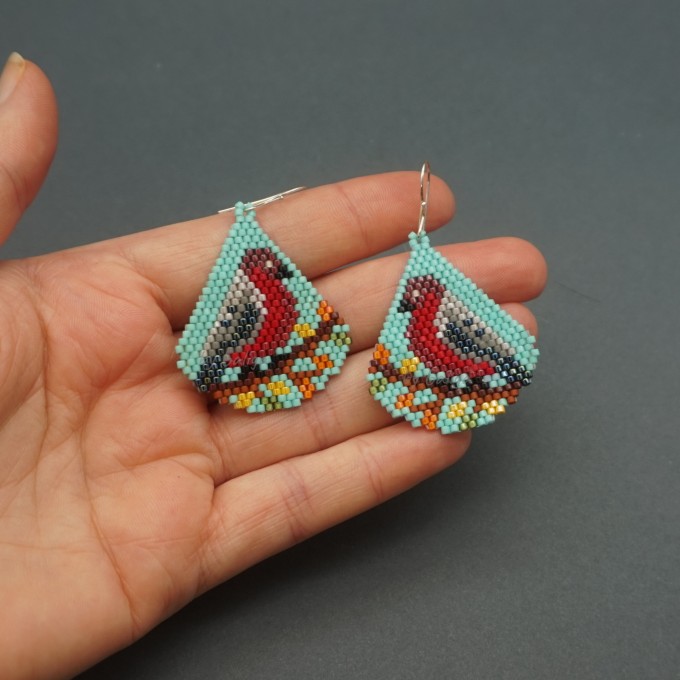 Craft Beautiful Red-breasted Bird Earrings with Seed Bead DIY Pattern